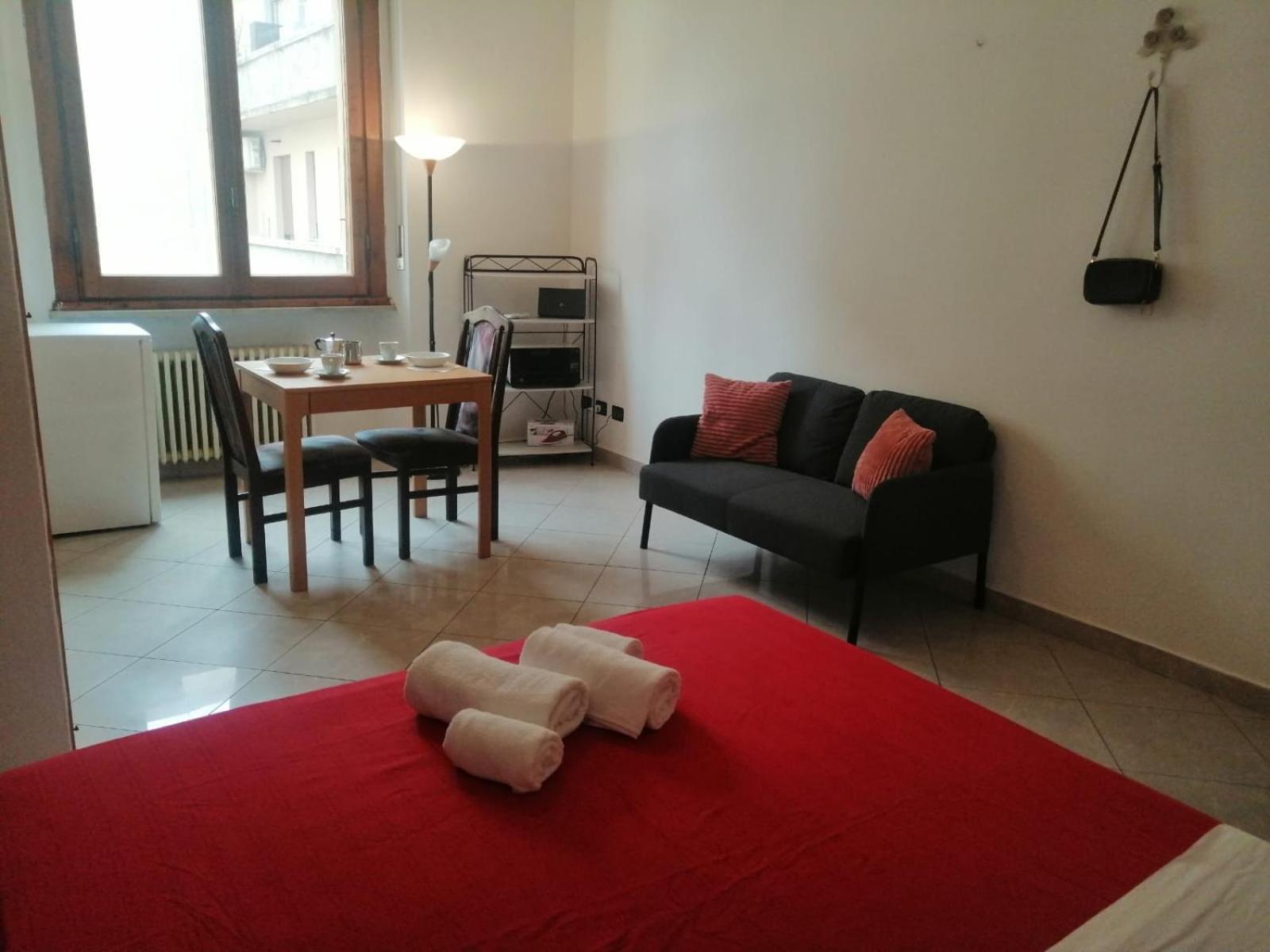 Apartamento In Front Of The Train Station!